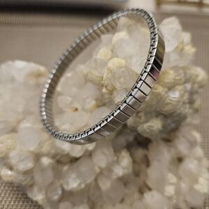 Vintage silvertone stretch expansion bracelet